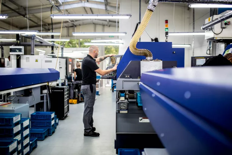 Automaty wzdłużne STAR - serce produkcji w TOKAR CNC Technology