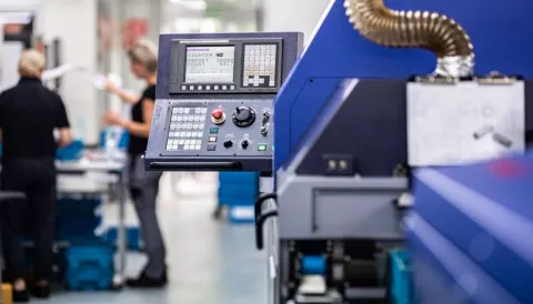 Obróbka CNC od projektu do gotowego detalu – technologia, precyzja i jakość
